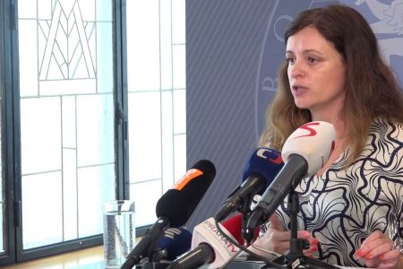 Už ani podřízení hejtmance nedůvěřují ??! 